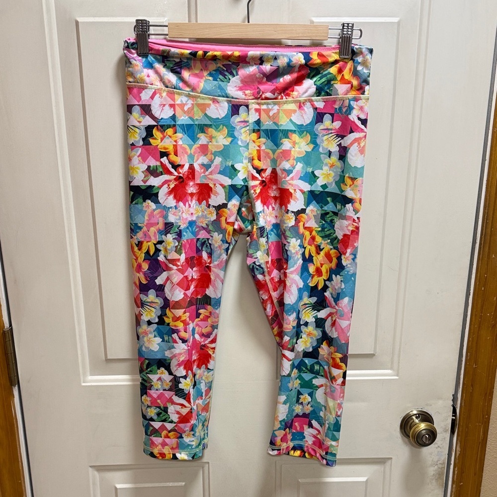 Aeropostale Live Live Dream Colorful Floral  Cropped Leggings size L